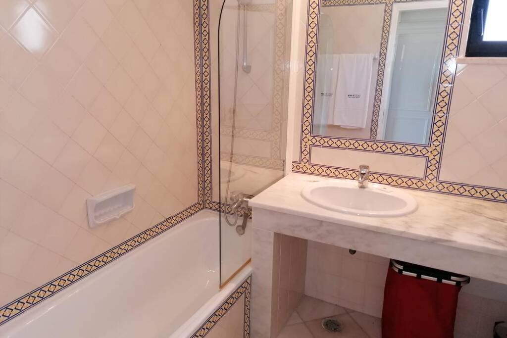 Appartamento Luxury Modern T2 Ocean View - Free Parking - Pool Alvor Esterno foto